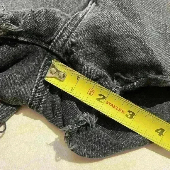 Levi's Black Frayed Hem Button Fly 501 Shorts Womens Size 32 - Picture 6 of 13